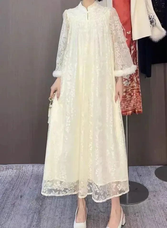 Robe en dentelle blanche - photo numéro 2