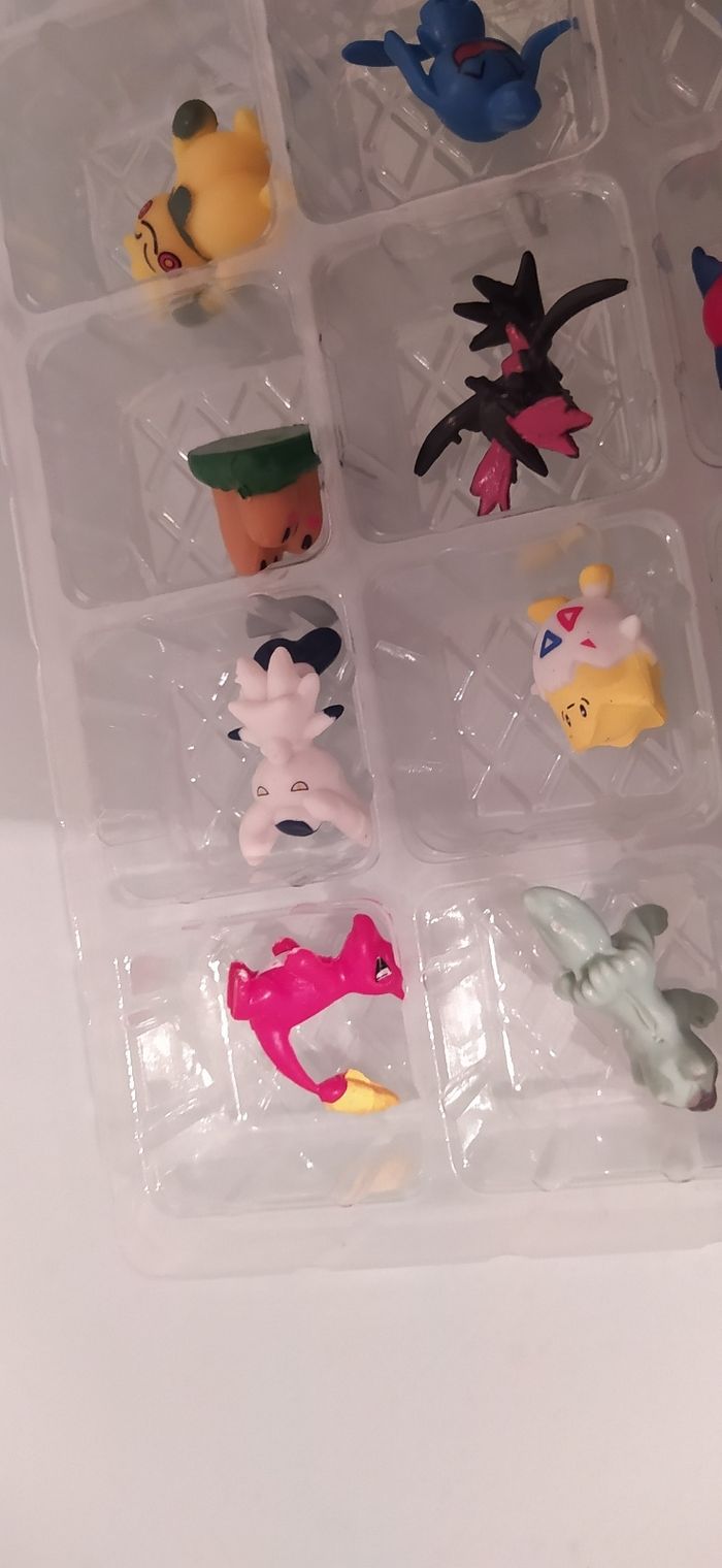 Calendrier Pokémon et ses 24 figurines pour Noël - photo numéro 2