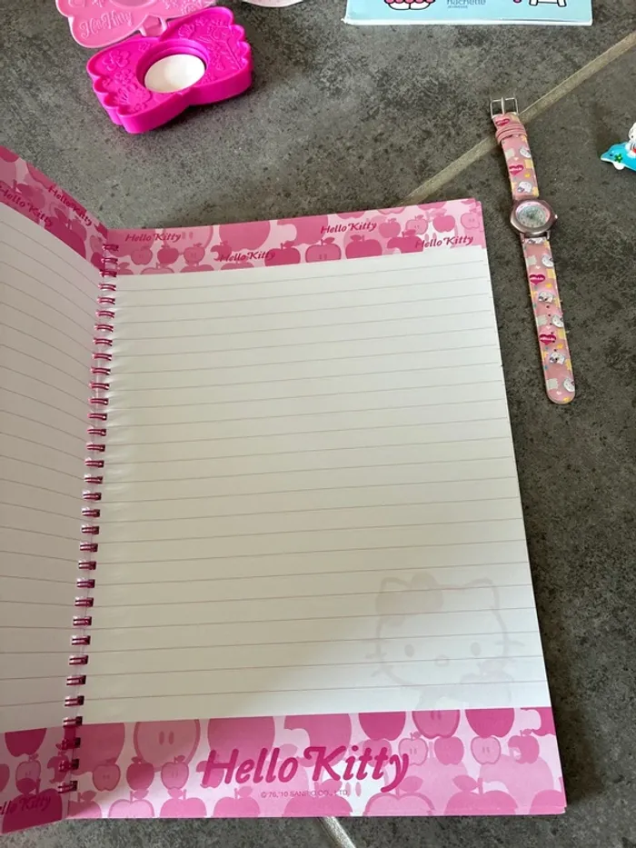 Gros lot hello kitty trousse montre cahier figurine carte - photo numéro 3