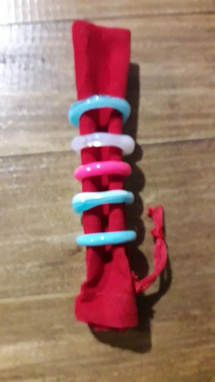 Lot de 5 bagues en plastique - photo numéro 2