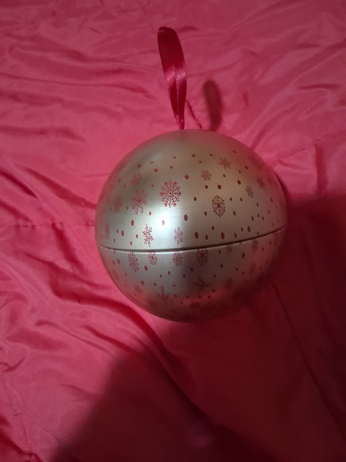 Boule de noel neuve yves rocher