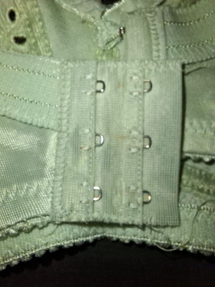 Soutien-gorge vintage vert amande – Broderies fleurs – Taille 110E (FR) - photo numéro 4