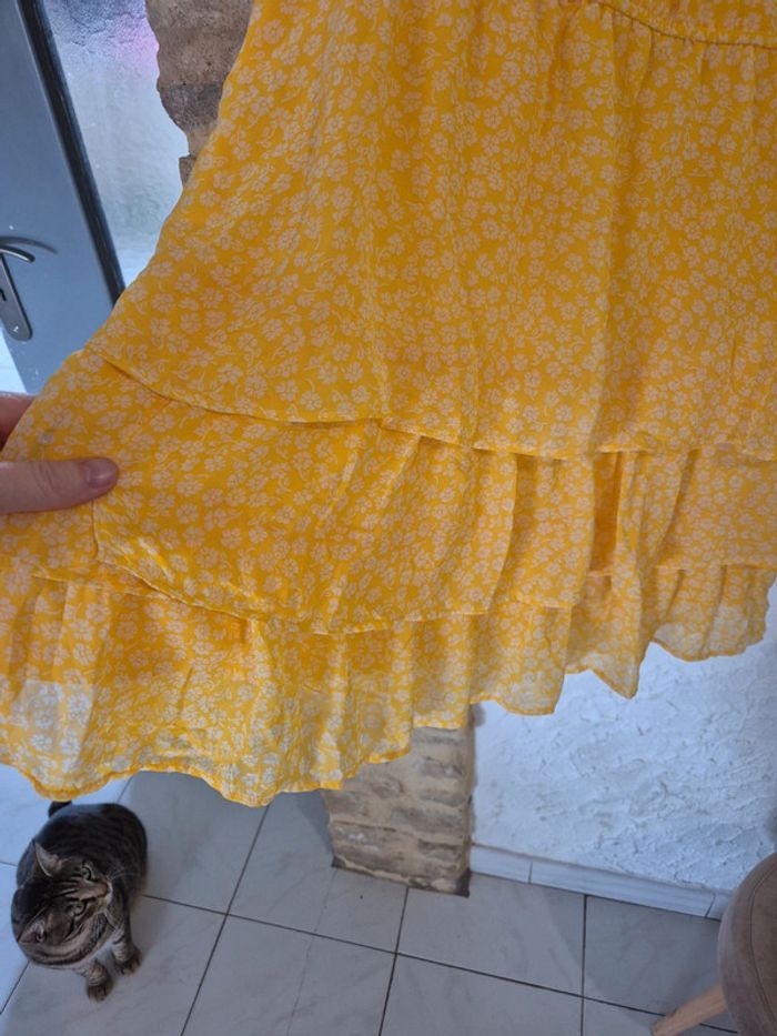 Magnifique robe jaune à fleurs jolis volants parfait pour le printemps/été H&M taille 46 - photo numéro 4