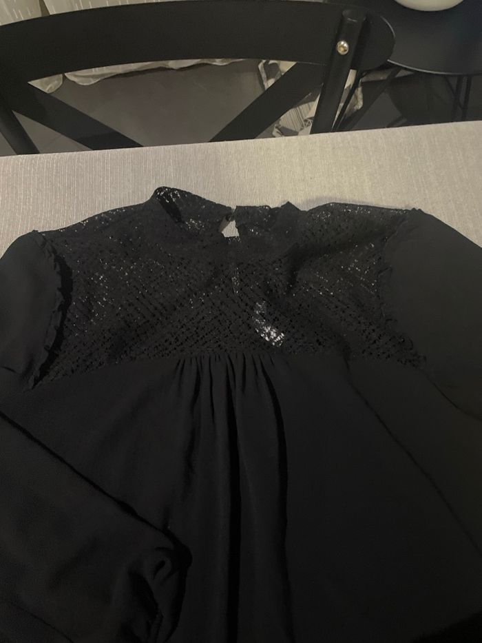 Chemisier noir   Avec broderie sur le devant - photo numéro 2