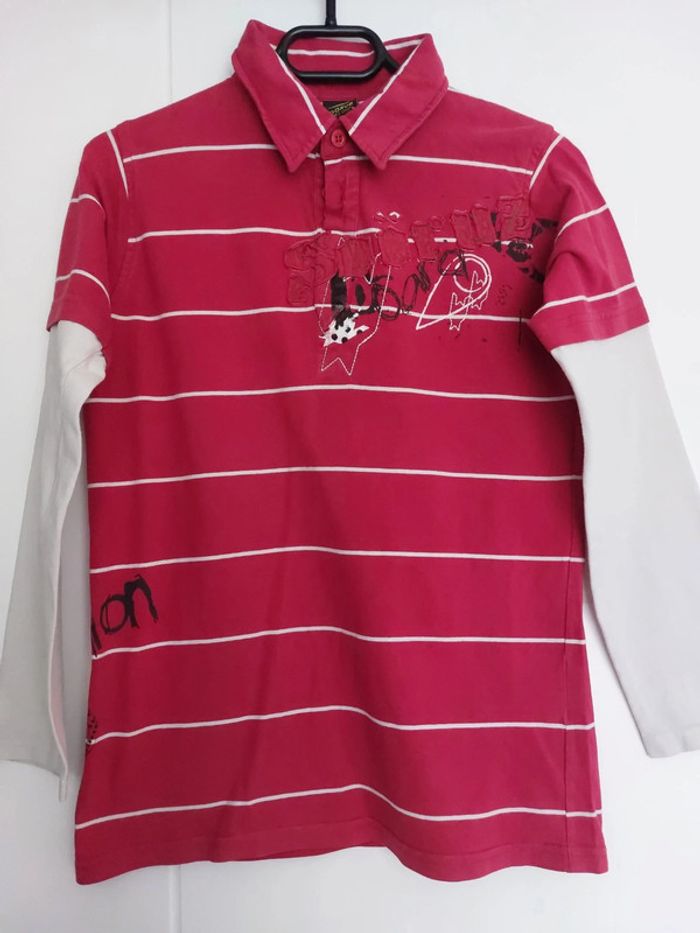 Polo rouge et blanc