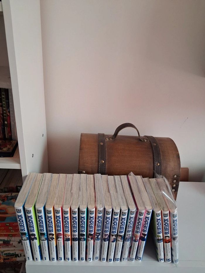 Manga Blue Lock 1 à 18 sans le 16 et 17 + collectors édition limitée