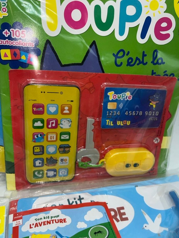 Lot de 4 magazines livres d'activités Toupie avec leurs jouets - photo numéro 2