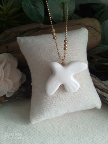 Collier blanche colombe