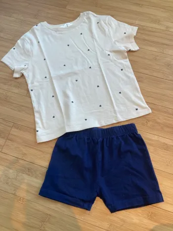 6 ans - Ensemble 2 pièces - 1 short court et 1 t-shirt assorti à coeur
