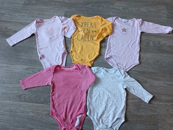Lot 5 bodies manches longues 12 mois