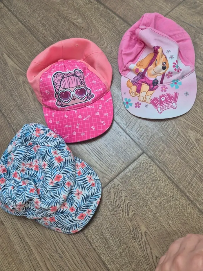 Lot de 3 casquettes 52 cm