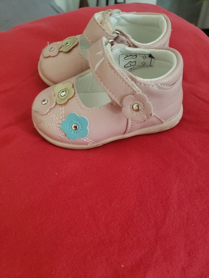 Chaussure, bottes, basket - photo numéro 4