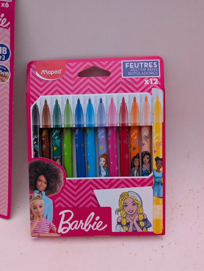 Lot barbie. Neuf - photo numéro 2