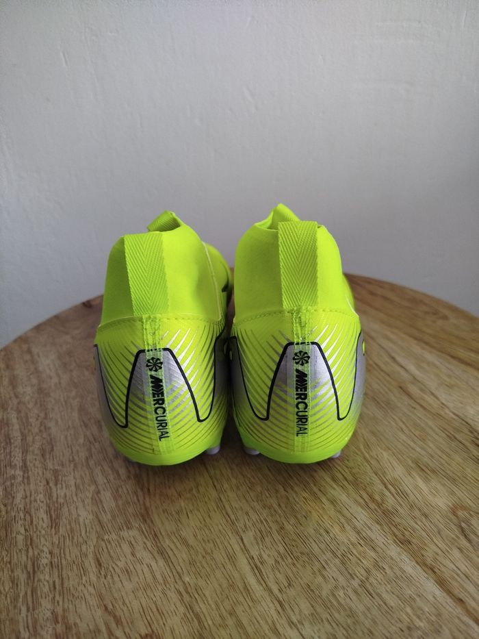 Crampons Nike T 38,5 - photo numéro 7