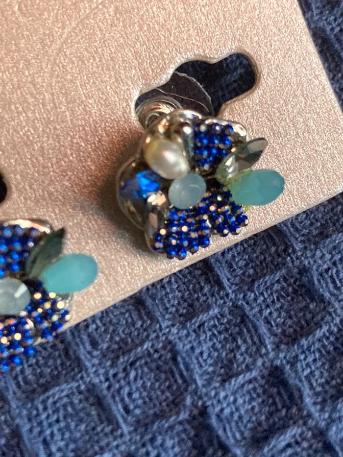 Boucles oreilles fleurs bleues - photo numéro 5