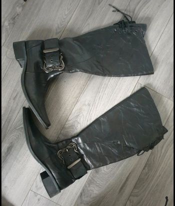 Bottes cavalière à boucles en cuir taille 39 tbe
