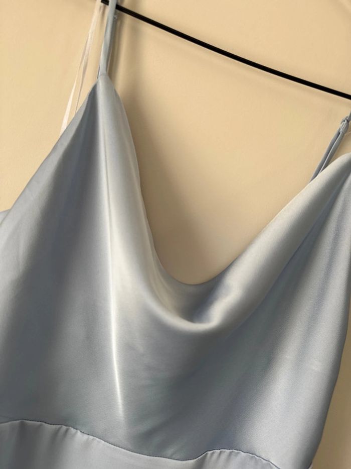 👗 VILA - Robe longue en satin à col bénitier - Bleu ciel- neuf sans étiquette - photo numéro 3