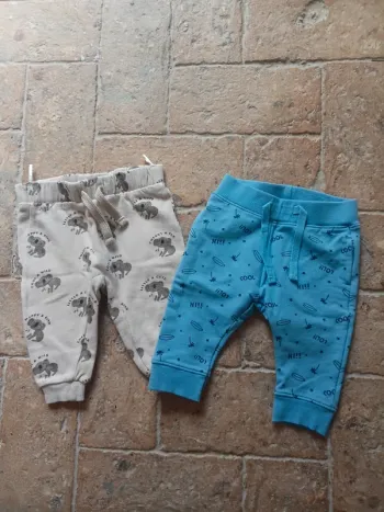 🌹2 joggings 6 mois 🌹