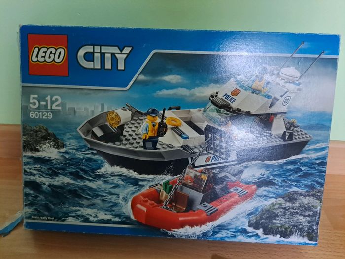 Lego 60129 le bateau de patrouille de la police