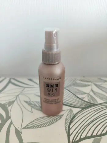Maybelline dream satin mist brume fixatrice et illuminatrice de maquillage 62ml valeur 10€
