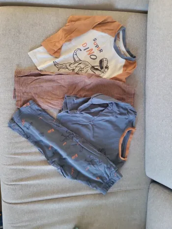 Lot de 2 pyjamas vertbaudet taille 3 ans