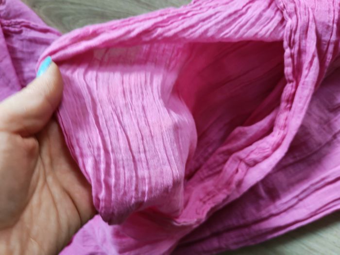 Echarpe châle en coton rose froissé - photo numéro 6