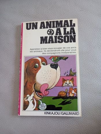 Livre un animal à la maison chez Gallimard en