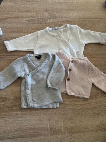 Lot 3  gilets pour la naissance