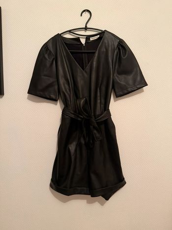 Combi short en simili cuir noir neuf taille 36 cache cache