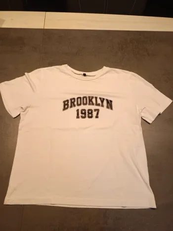 Vends tee-shirt enfant SHEIN Brooklyn 1987 taille 10-11 ans.