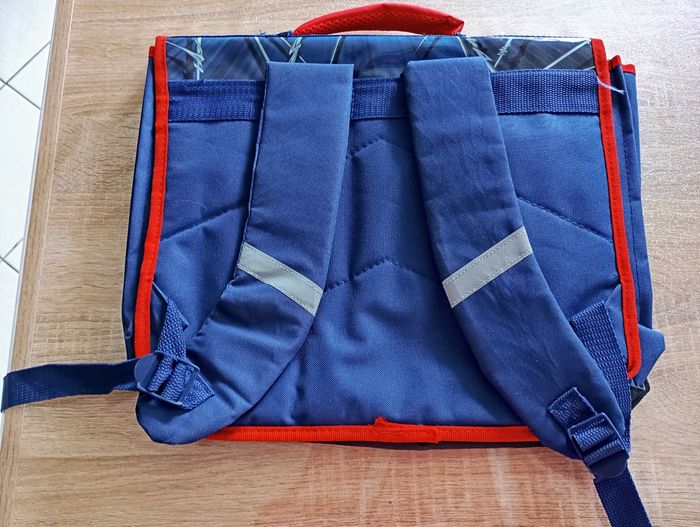Cartable  neuf - photo numéro 3