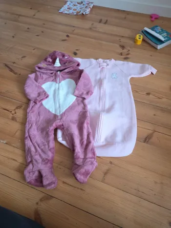 Lot de 2 sur-pyjamas.