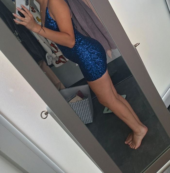 Robe de soirée courte sequin dos nu - photo numéro 3