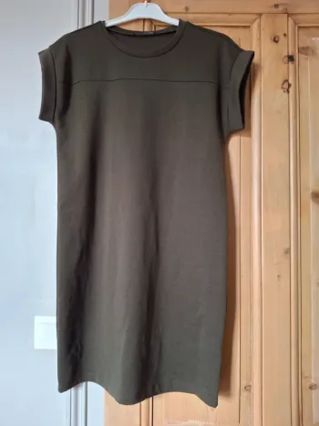 Robe droite sans manches kaki