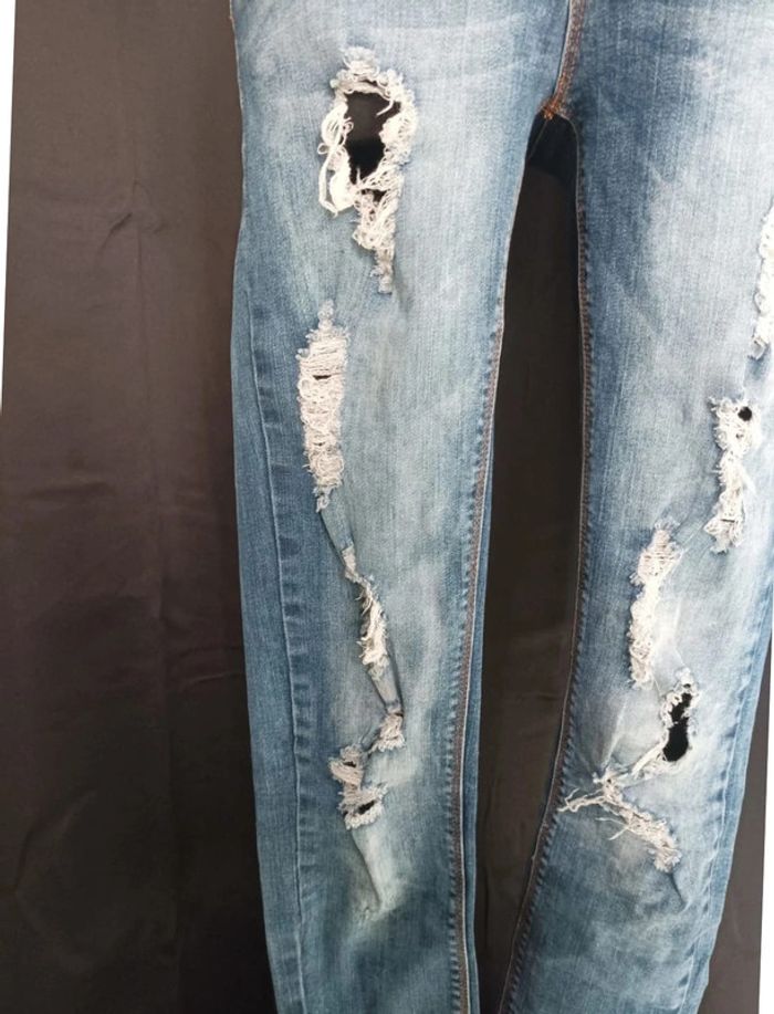 Jean à trous taille 36 - photo numéro 3
