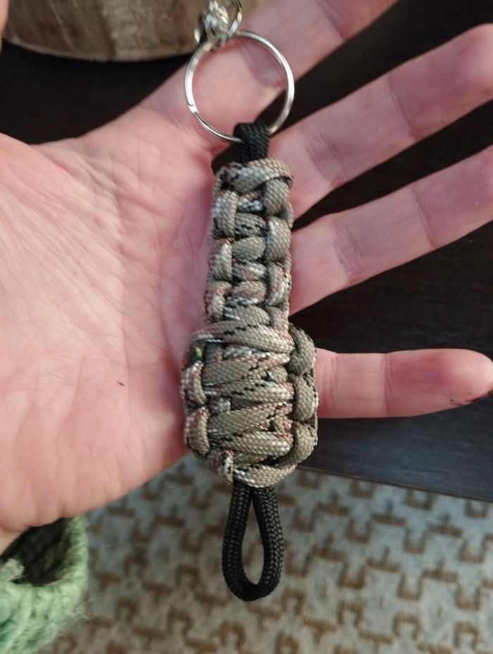 Porte clés en paracorde fait main