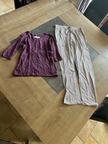 Ensemble pyjama pantalon et t-shirt femme