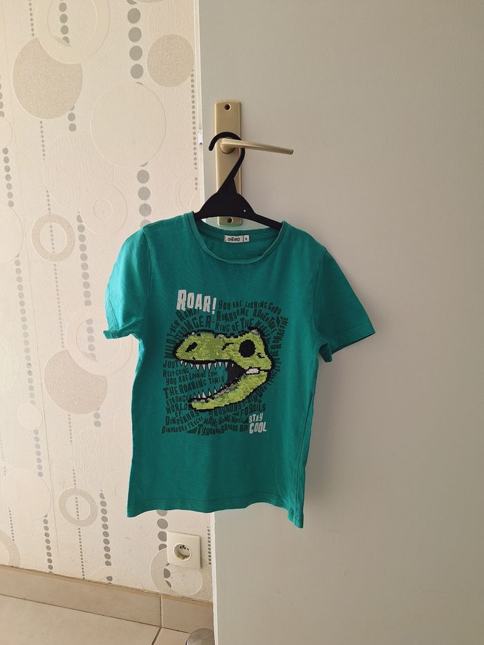 Tee-shirt 8 ans. Très bon état. Gemo.