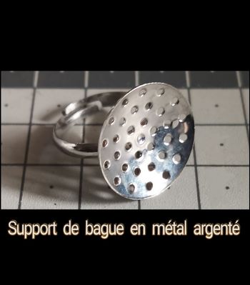 1 support de bagues rond à trous, en cuvette.