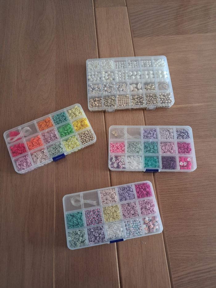 Lot de 4 boîtes de perles - photo numéro 1