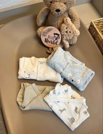 Lot 2 pyjamas + 2 bodys