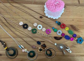 Collier fantaisie (vendu en lot de 6) Neufs jamais utilisés
