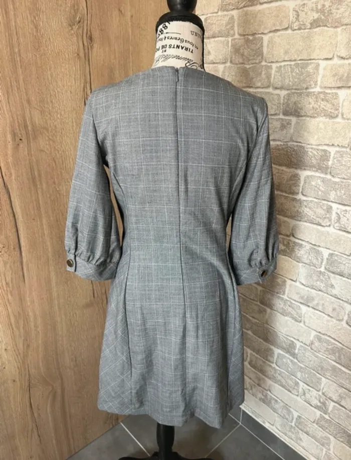 Robe chic neuve taille 38 - photo numéro 2