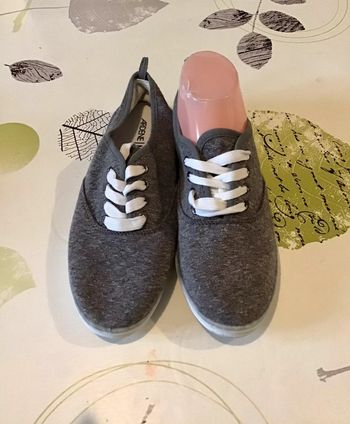 Baskets basse taille 37 de couleur grise Ardene