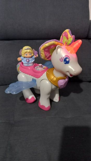 Azalée, licorne arc en ciel enchantée vtech