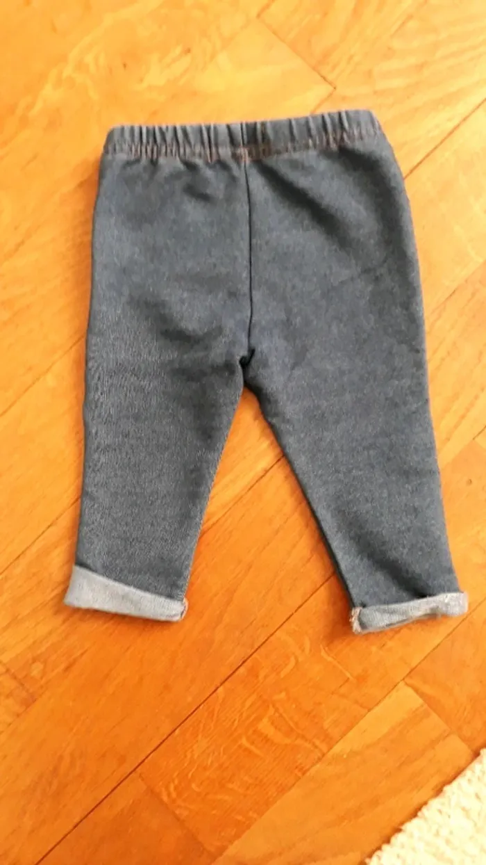 Pantalon fille 3-6 mois bon etat - photo numéro 2