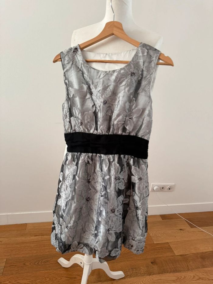 Jolie robe fleurie M/38 - photo numéro 2