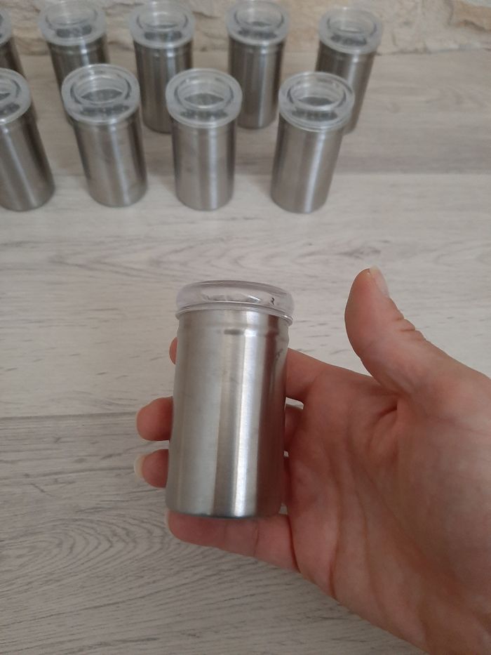 Lot de 12 pots à épices gris en très bon etat - photo numéro 4