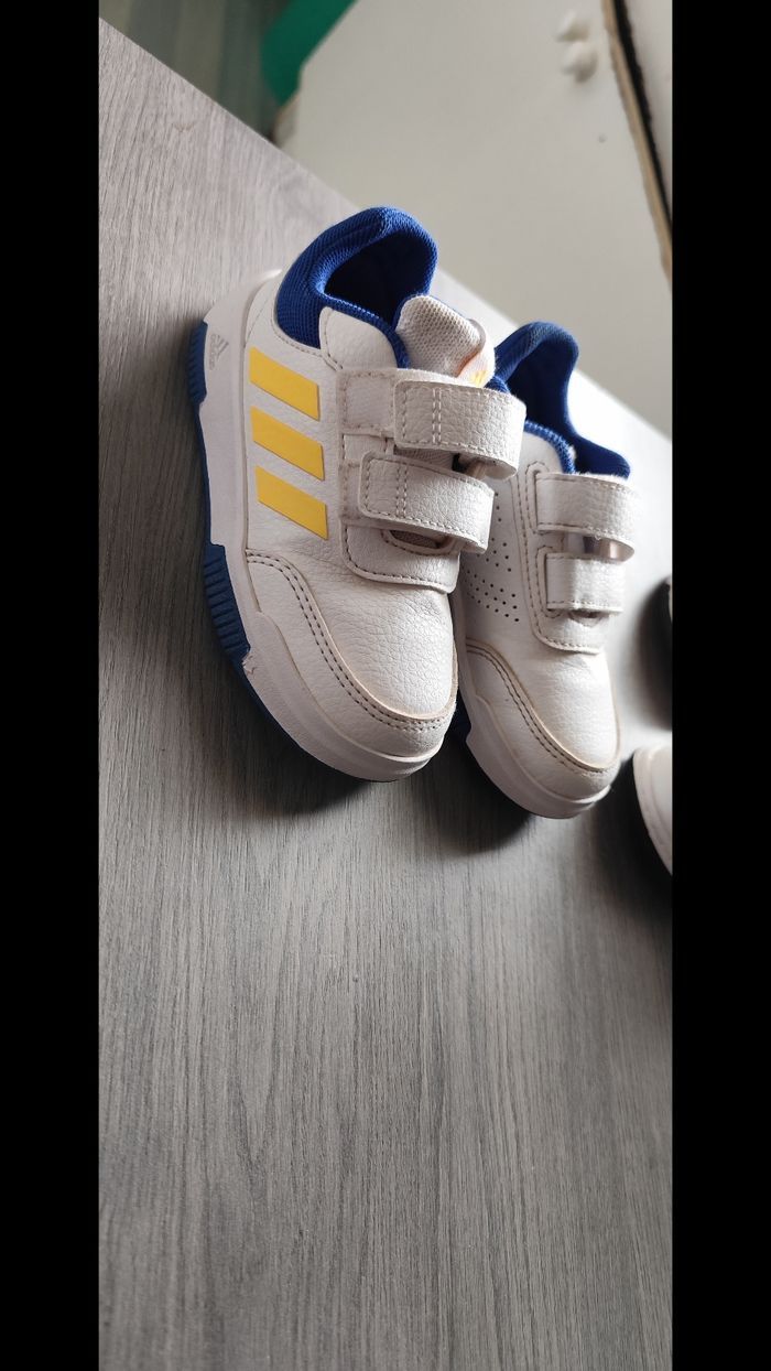 Chaussure adidas enfant taille 25