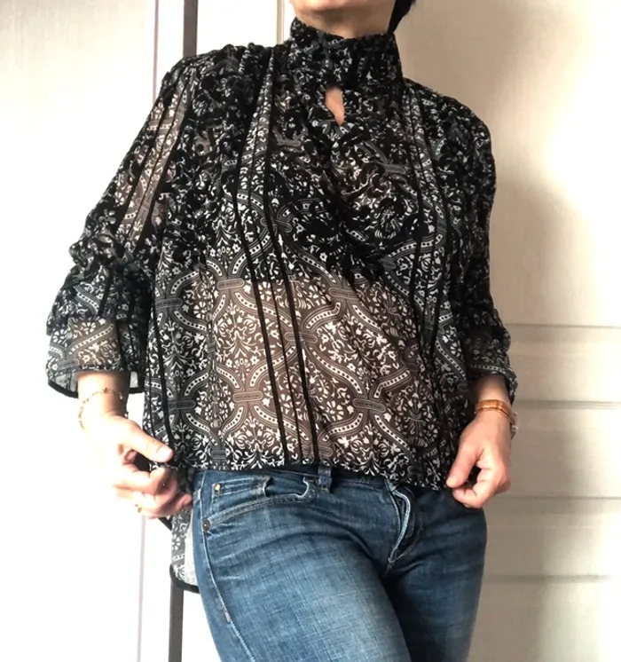 Adorable blouse, chemise, haute noire fleurie - photo numéro 5